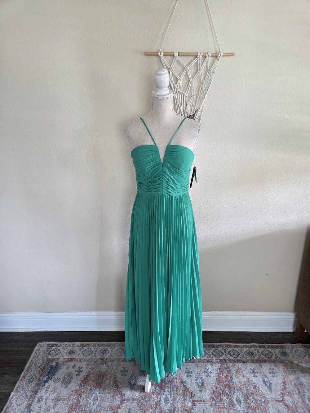 Xscape Green Sleeveless Pleated Chiffon Maxi Gown Size 8P $259 NWT - Picture 2 of 14